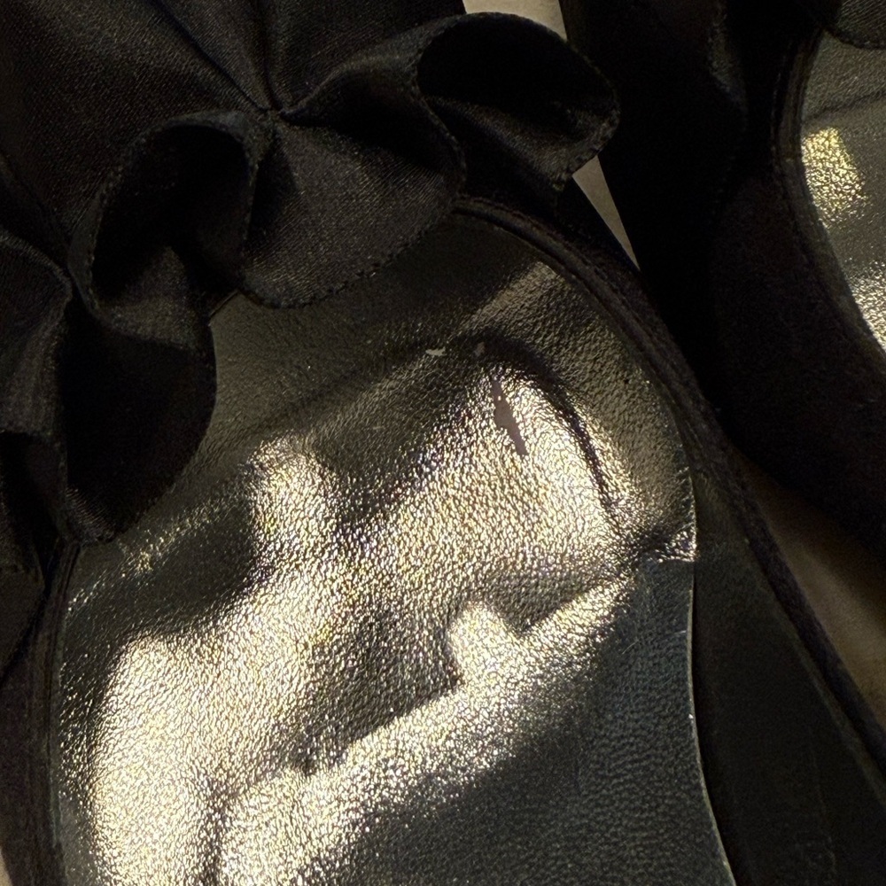 Stuart Weitzman Heels Size 6.5 Black Satin Ruffle - Picture 9 of 15